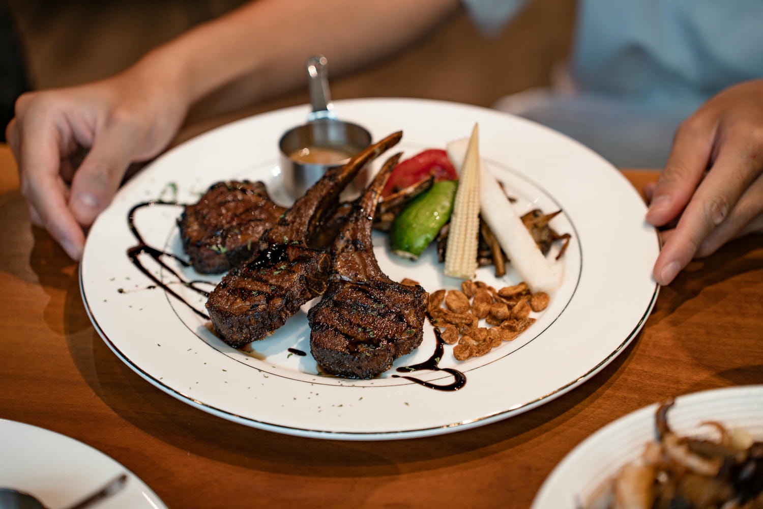 新開幕!The BBQ House 牛排館:約會聚餐首選還不限時,冷藏牛排現點現切、最高等級肉品自由客製化 - 第2張圖 The BBQ House