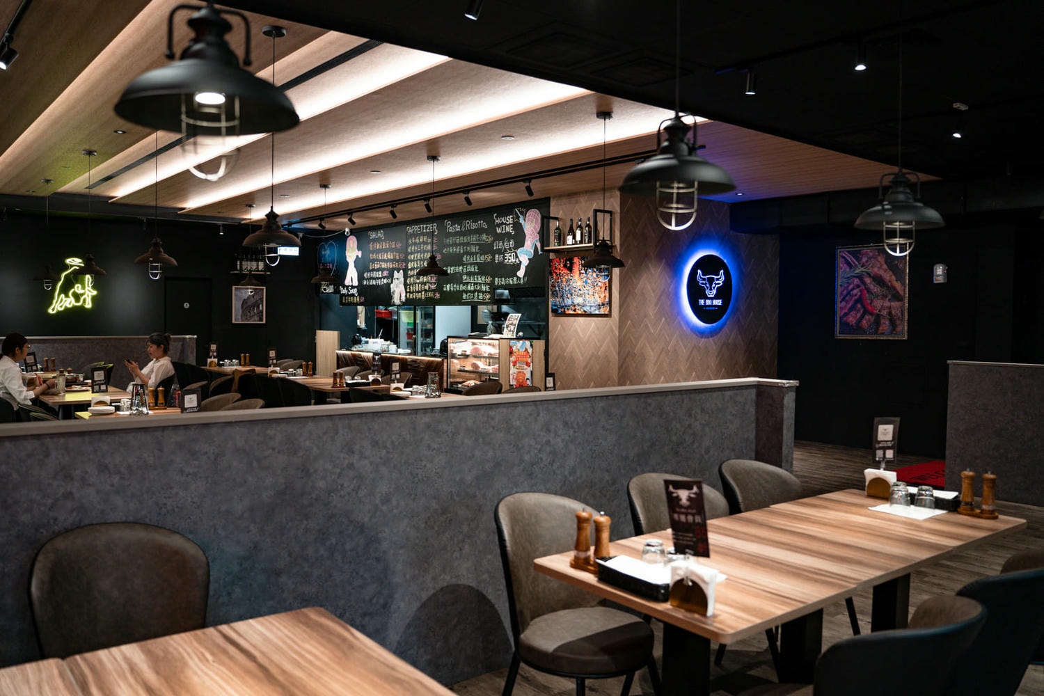 新開幕!The BBQ House 牛排館:約會聚餐首選還不限時,冷藏牛排現點現切、最高等級肉品自由客製化 - 第3張圖 The BBQ House