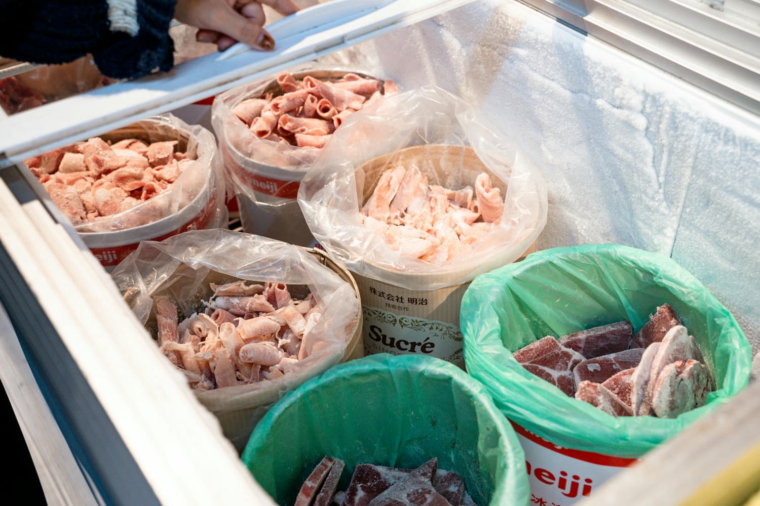 林口海世界複合式碳烤店|現流海魚、生魚片、螃蟹吃到飽!當季牡蠣海鮮無限享用,不收服務費超划算! - 第25張圖