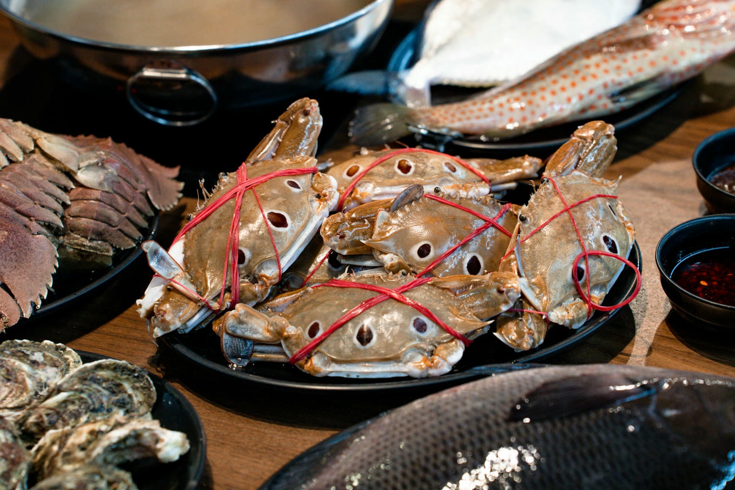 林口海世界複合式碳烤店|現流海魚、生魚片、螃蟹吃到飽!當季牡蠣海鮮無限享用,不收服務費超划算! - 第10張圖