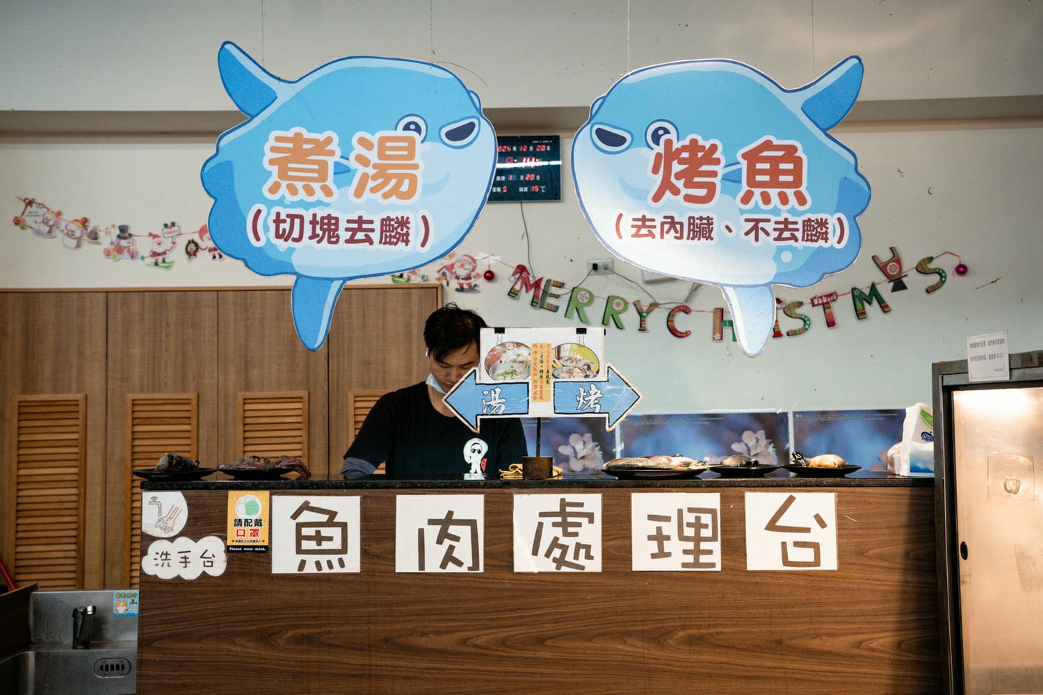 林口海世界複合式碳烤店|現流海魚、生魚片、螃蟹吃到飽!當季牡蠣海鮮無限享用,不收服務費超划算! - 第8張圖